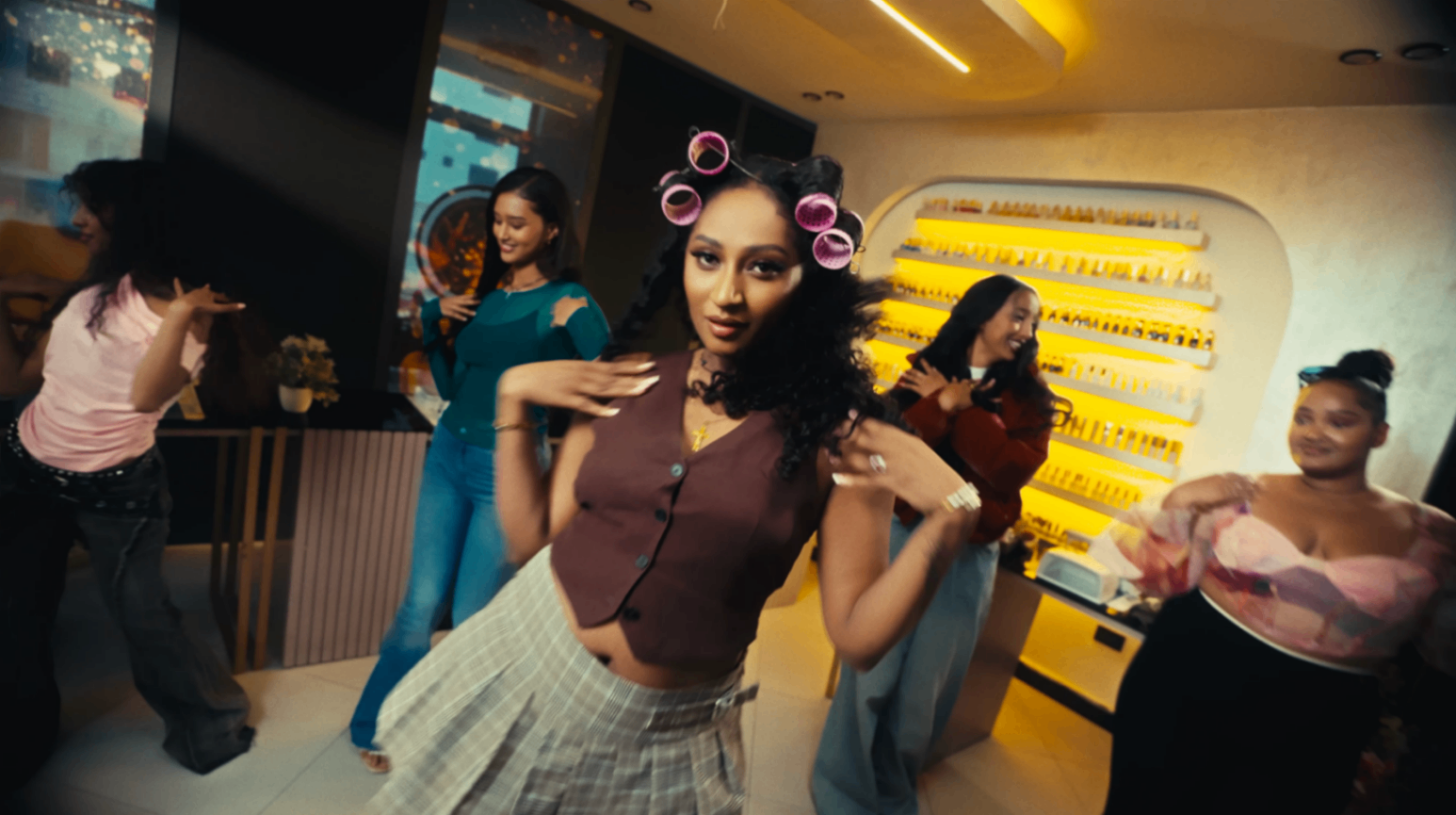 Amel New — Still 3